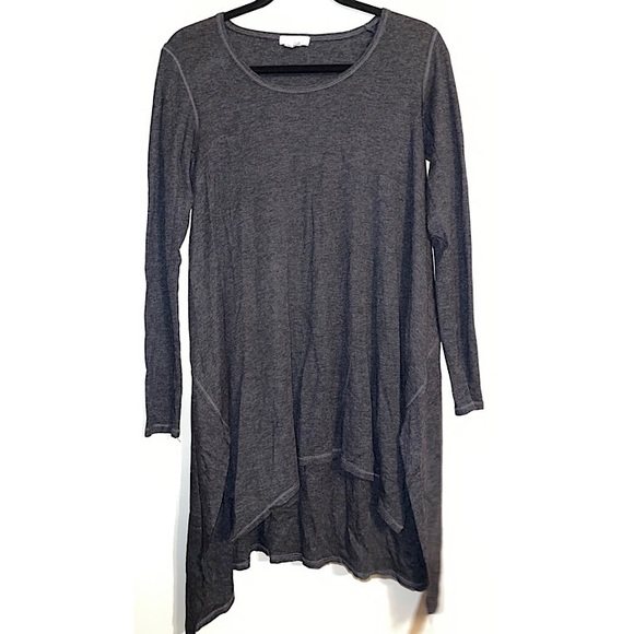 Ingrid and Isabel, Handkerchief Long Sleeve Tunic in Grey, Small (maternity) - Picture 4 of 14